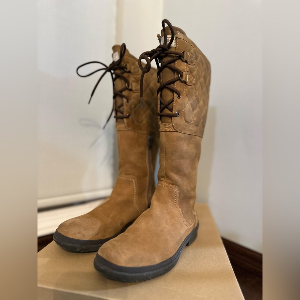 Tan Ugg Elsa Deco Quilted Lace-Up Boots in size 8.5